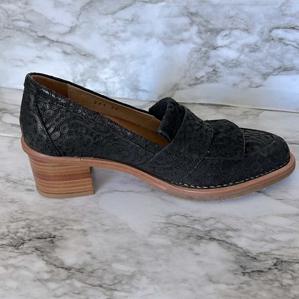 Neosens size EU 36 size 6 Lace patterned stamped tooled leather heeled loafers - Picture 12 of 15